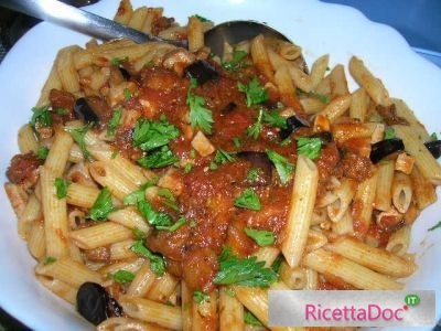 Pasta al ragù di pesce spada con melanzane