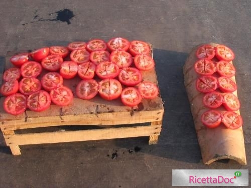 Pomodori a essiccare
