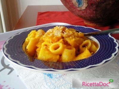 Paccheri con zucca calamari e pecorino