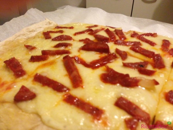 pizza bianca con salame